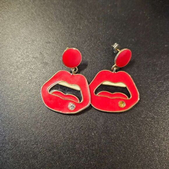 Chuu Jewelry - CHUU Korean Bold Red Lips Statement Earrings – Pop Art Style with Crystal Detail